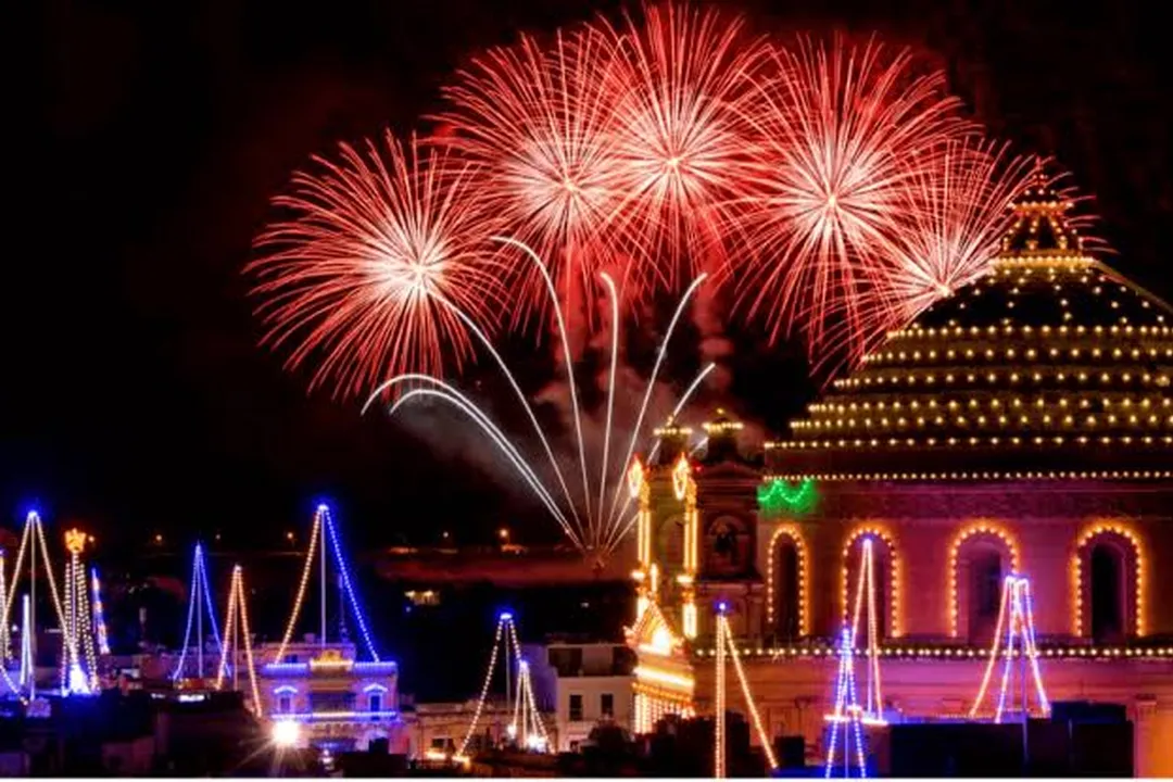 Reference photograph: Red fireworks over a lit dome and harbour, beside the paper model rebuilt from it